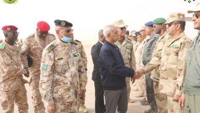 صورة وزير الدفاع رفقة قائد الأركان العامة للجيوش يشرف على اختتام مناورات صقر لعصابة