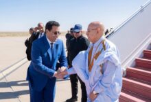 صورة رئيس الجمهورية يعود إلى نواكشوط بعد الإشراف على افتتاح فعاليات مهرجان مدائن التراث بوادان
