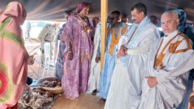 صورة وزير الثقافة يؤدي زيارة لمعرض الأيام الوطنية للصناعة التقليدية في وادان