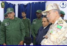 صورة المدير العام للأمن الوطني وقائد الدرك يؤديان زيارة تفقد لمعبر ولد الباردي