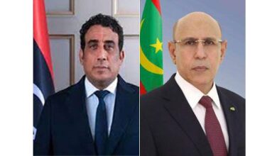 صورة رئيس الجمهورية يهنئ رئيس المجلس الرئاسي الليبي بمناسبة ذكرى استقلال بلاده.