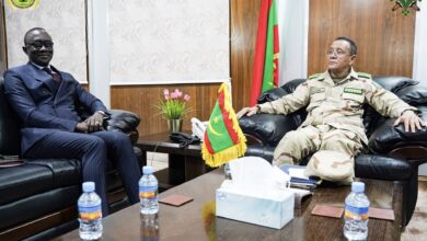 صورة قائد الأركان العامة للجيوش يستقبل سفير جمهورية السنغال