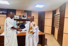 صورة رئيس حزب الإنصاف يتسلّم مهامه رسميًا في أجواء مؤسسية تعكس التداول والانضباط الحزبي