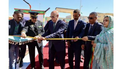 صورة رئيس الجمهورية يشرف على تدشين المبنى الجديد للمحطة الجهوية الإذاعة موريتانيا بمدينة نواذيبو