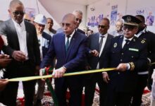 صورة رئيس الجمهورية يدشن مصنعا لتثمين المنتجات السمكية في منطقة خليج الراحة