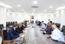 صورة الوزير الأول يترأس اجتماعا حول دراسة واختيار موقع المنطقة الصناعية الجديدة