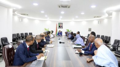 صورة الوزير الأول يترأس اجتماعا حول دراسة واختيار موقع المنطقة الصناعية الجديدة