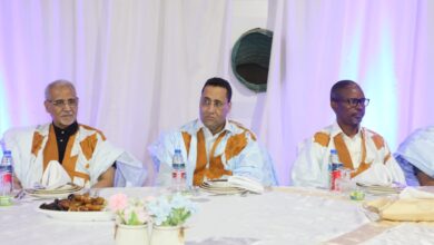 صورة الوزير الأول يقيم حفل عشاء على شرف نواب الجمعية الوطنية