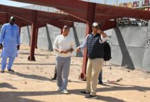 صورة رئيس الاتحادية الموريتانية لكرة القدم يتفقد سير الأشغال في مشروع توسعة وتحديث ملعب شيخا بيديا