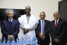 صورة عمال مفوضية حقوق الإنسان يودعون المفوض المساعد بمناسبة تقاعده