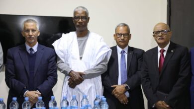 صورة عمال مفوضية حقوق الإنسان يودعون المفوض المساعد بمناسبة تقاعده