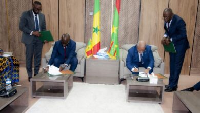 صورة توقيع بروتوكول اتفاق للتعاون البرلماني بين موريتانيا والسنغال