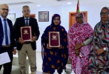 صورة توقع اتفاقية بين وزارة البيئة والمجلس الجهوي لتيرس زمور