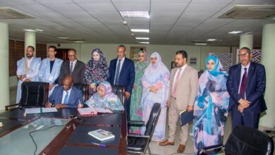 صورة وزيرة التجارة والسياحة تشرف على توقيع اتفاقية لخفض أسعار المواد الأساسية