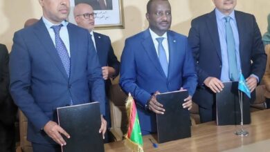 صورة التآزر و وزارة العدل توقعان مع اليونيسف دفتر شروط إعادة تأهيل مركز الاستقبال والدمج الاجتماعي للقصر المتنازعين مع القانون