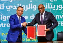صورة توقيع اتفاقية شراكة بين الاتحادية الموريتانية والاتحاد الرواندي لكرة القدم