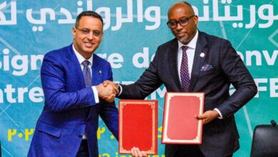صورة توقيع اتفاقية شراكة بين الاتحادية الموريتانية والاتحاد الرواندي لكرة القدم