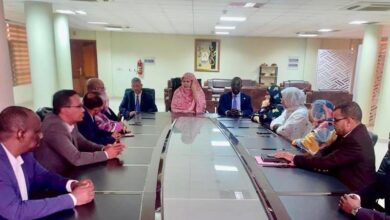 صورة تبادل مهام بين لأمين الجديد لوزارة التجارة والسياحة يحي ولد بوب ولد الطالب وسلفه آمادو الحاج كي