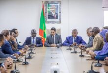 صورة تبادل المهام بين الأمين العام الجديد لوزارة تمكين الشباب وسلفه