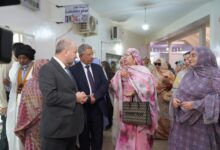 صورة الأمين العام لوزارة التجارة يزور معرض رمضان بسوق النساء بدوره في تخفيف أعباء المعيشة