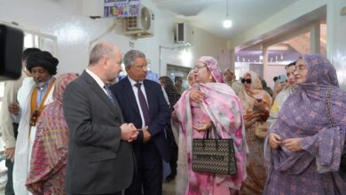 صورة الأمين العام لوزارة التجارة يزور معرض رمضان بسوق النساء بدوره في تخفيف أعباء المعيشة