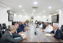 صورة الوزير الأول يجتمع بالاتحادية الوطنية للصيد لبحث تطوير القطاع