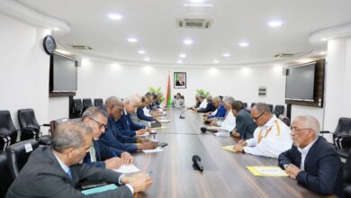 صورة الوزير الأول يجتمع بالاتحادية الوطنية للصيد لبحث تطوير القطاع