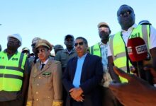 صورة وزير النقل الموريتاني ونظيره السنغالي يتفقدان أشغال جسر روصو