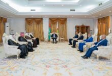 صورة غزواني يستقبل وفدا سعوديا برئاسة وزير الحج والعمرة