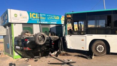 صورة إصابة عدة أشخاص في تصادم باص طلاب مع سيارة رباعية الدفع