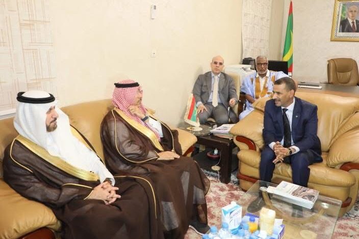 صورة وزير الثقافة يستقبل وفدا من مجلس الشورى السعودي