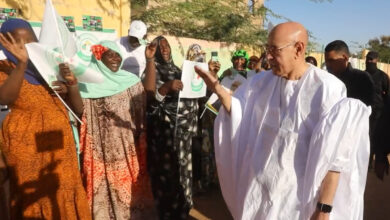 صورة رئيس الجمهورية يزور مركز التكوين والترقية الاجتماعية للأطفال ذوي الإعاقة في كيهيدي