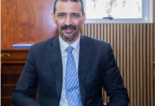 صورة وزير الثقافة والفنون يغادر إلى باريس للمشاركة في اجتماعات “اليونسكو ” حول التنوع الثقافي