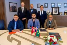 صورة مدير ميناء نواكشوط يستلم قاطرة جديدة “أوكار ” لتعزيز القدرات التشغيلية لميناء نواكشوط