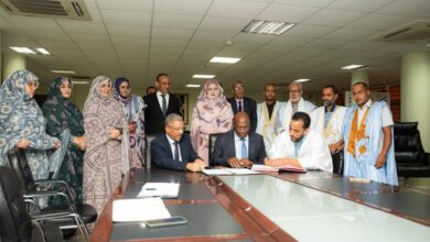 صورة وزارة التجارة تبرم اتفاقا لتسقيف أسعار الدجاج والبيض والبصل والبطاطس مع اتحادية التجار