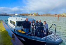 صورة مدير ميناء نواكشوط يشرف على الاستلام المؤقت لزورق الإرشاد البحري الجديد مقامة