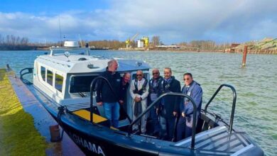 صورة مدير ميناء نواكشوط يشرف على الاستلام المؤقت لزورق الإرشاد البحري الجديد مقامة