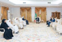 صورة رئيس الجمهورية يستقبل وفداً إماراتيا رفيع المستوى بالقصر الرئاسي في نواكشوط