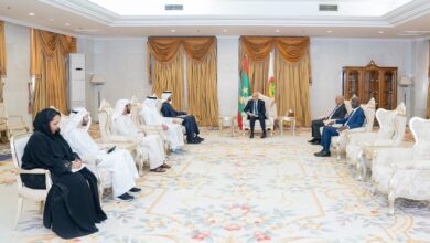 صورة رئيس الجمهورية يستقبل وفداً إماراتيا رفيع المستوى بالقصر الرئاسي في نواكشوط