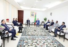 صورة الوزير الأول يستقبل وزير الأوقاف المغربي ويبحثان التعاون المشترك