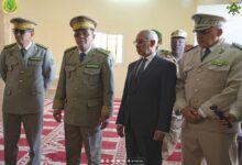 صورة وزير الدفاع وقائد الأركان العامة للجيوش يتفقدان المسابقة القرآنية بالأركان العامة