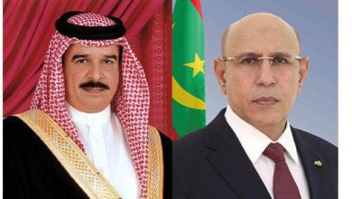 صورة رئيس الجمهورية يجري اتصالا هاتفيا بصاحب الجلالة الملك حمد بن عيسى آل خليفة، عاهل مملكة البحرين.