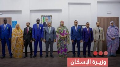 صورة وزيرة الإسكان توشح عددا من أطر القطاع باسم رئيس الجمهورية بمناسبة عيد الاستقلال