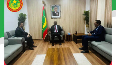 صورة وزير الشؤون الخارجية يجري مباحثات مع السفير الليبي