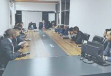 صورة وزير المعادن والصناعة يدعو إلى التقيد بإجراءات ترشيد استهلاك الطاقة ويوجه بتسليم السيارات رباعية الدفع