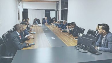 صورة وزير المعادن والصناعة يدعو إلى التقيد بإجراءات ترشيد استهلاك الطاقة ويوجه بتسليم السيارات رباعية الدفع