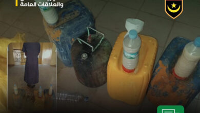 صورة مفوضية الشرطة بالطينطان : توقيف مشتبه به كان يخمر مشروب السمسم المسكر لبيعه في المدينة