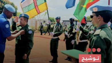 صورة توشيح وحدة الدرك الوطني لحفظ السلام في بانغي تقديراً لجهودها