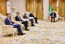 صورة رئيس الجمهورية يستقبل المفوض الأوروبي المكلف بالشؤون الداخلية والهجرة