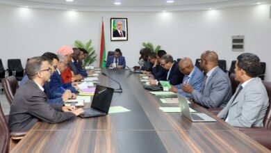 صورة الوزير الأول يشرف على اجتماع اللجنة الوزارية المكلفة بمتابعة التحضير لاكتتاب 3000 موظف وعامل